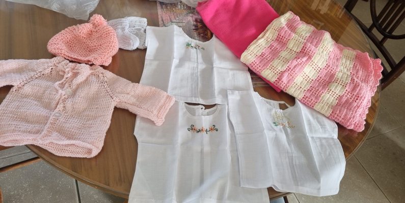 Primer muda de ropa para los bebés pacientes de la Clínica Cardio VID (6)